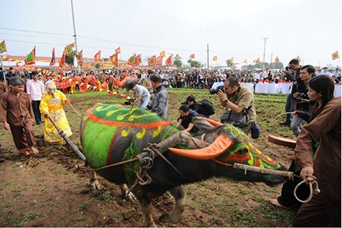 Tái hiện hình ảnh vua đi cày đầu năm ở lễ hội Tịch điền Đọi Sơn 2015